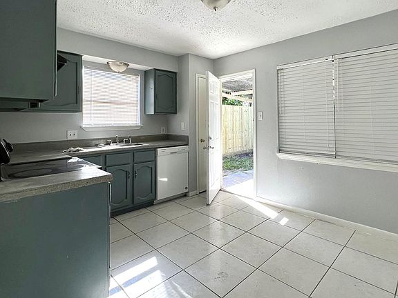 3rd image of 3139 Wuthering Heights Dr