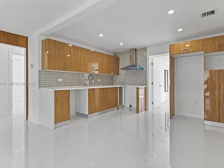 1524 SW 32nd Ct — Photo 11