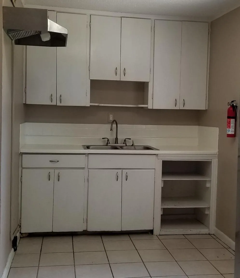 4 bed, 1050 sqft, $1,600 — Photo 2