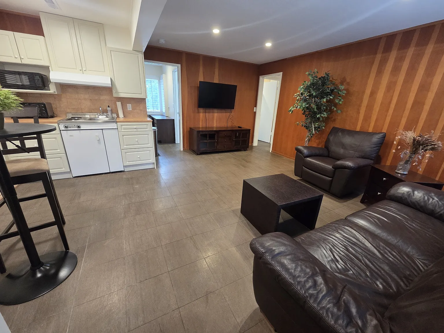 2 bed, 880 sqft, $3,000 — Photo 1