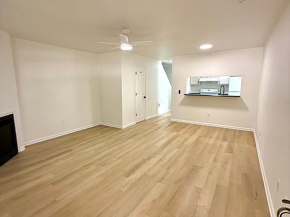2nd image of 125 & 127 Country Town Ct #127