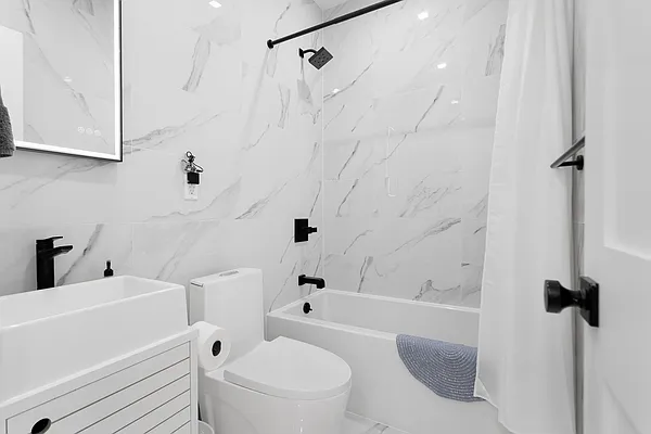 Rented by Safdie Realty Group | media 28