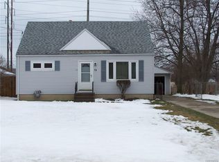 19 Iroquois Dr, Orchard Park, NY 14127
