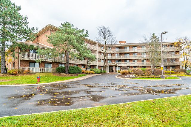 1st image of 1600 Wedgewood Dr APT 205