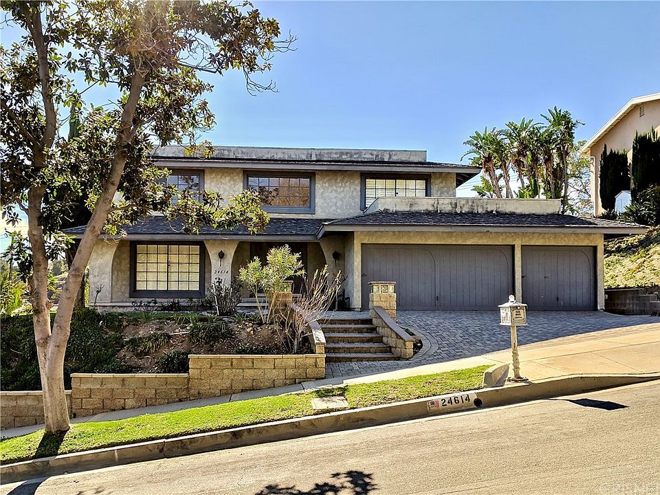 1st image of 24614 Kittridge St