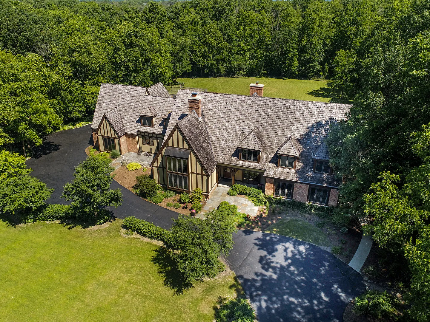 33W606 Mare Barn Ln photo 1