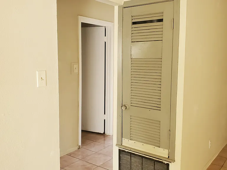 903 N Meadows Dr #C — Photo 11