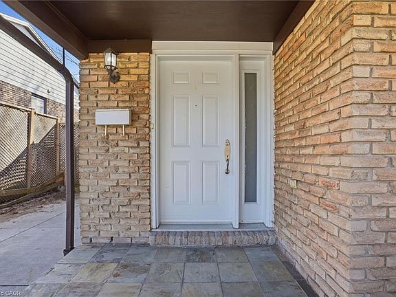 3rd image of 94 Wendover Dr