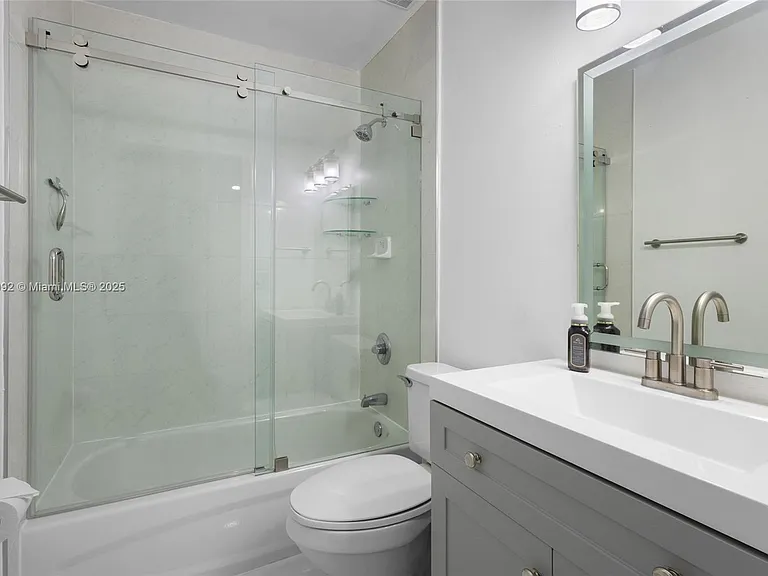 2515 W 65th St — Photo 10