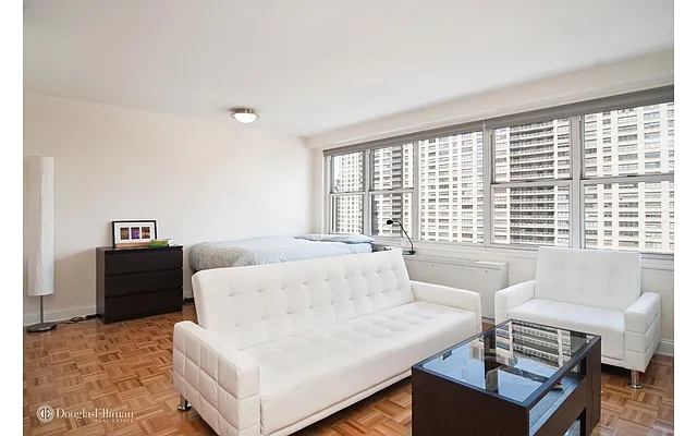 Rented by Douglas Elliman | media 19