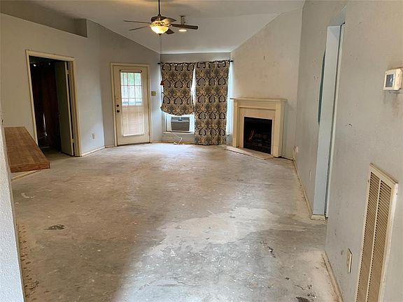 2nd image of 10919 Thorncliff Dr