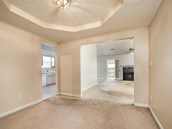 2nd image of 271 Glen Cove Dr