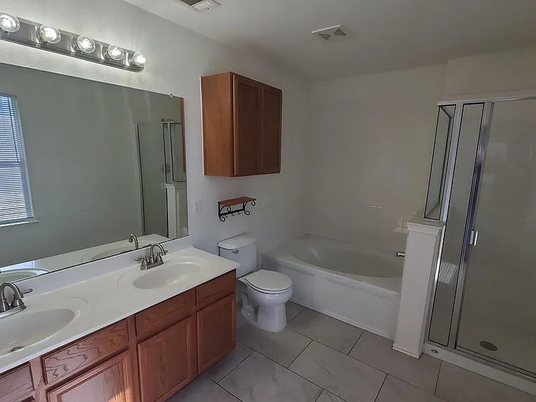 109 Southwestern Dr — Photo 16