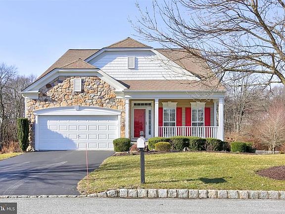 2nd image of 115 Lantana Dr