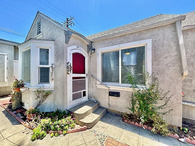 4451 1/2 Kansas St — Photo 1