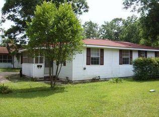 14 Carlock St, Headland, AL 36345
