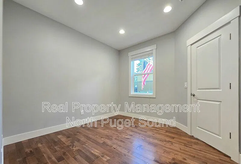 4 bed, 2.5 bath, 2849 sqft, $3,495 — Photo 4