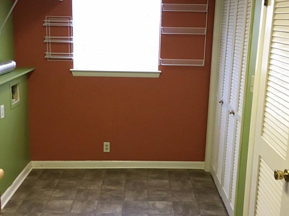 2nd image of 1822 Alden Ln