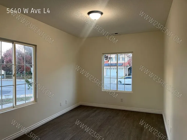 5640 W Avenue L4 — Photo 12