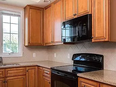 1123 Royal Ct — Photo 3