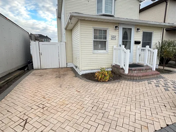 3680 Naomi Street, Seaford, NY 11783