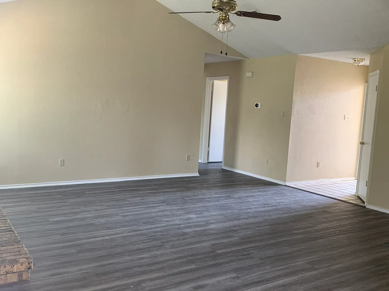 3 bed, 1299 sqft, $1,350 — Photo 2
