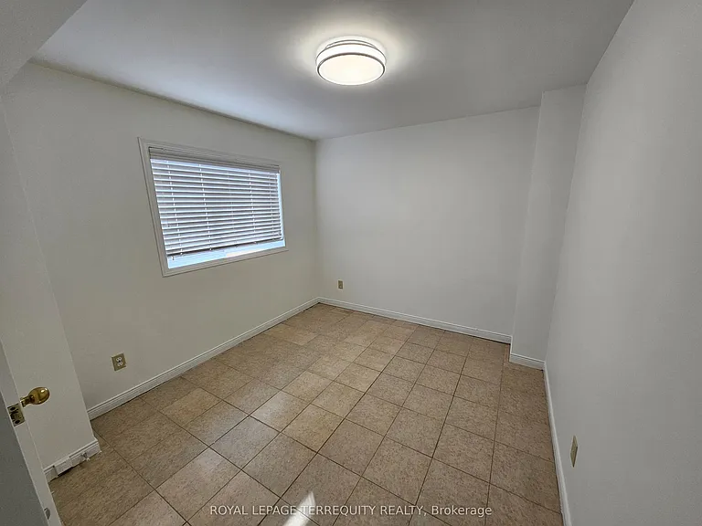 557 Lawrence Ave W — Photo 27