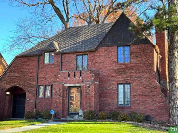 2707 Country Club Ave, Omaha, NE 68104