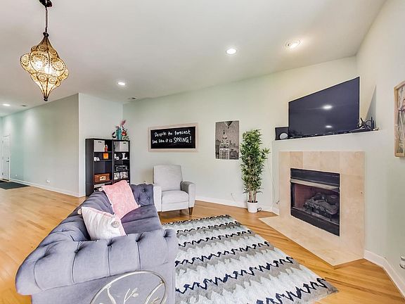 4th image of 1329 W Loyola Ave APT 3B