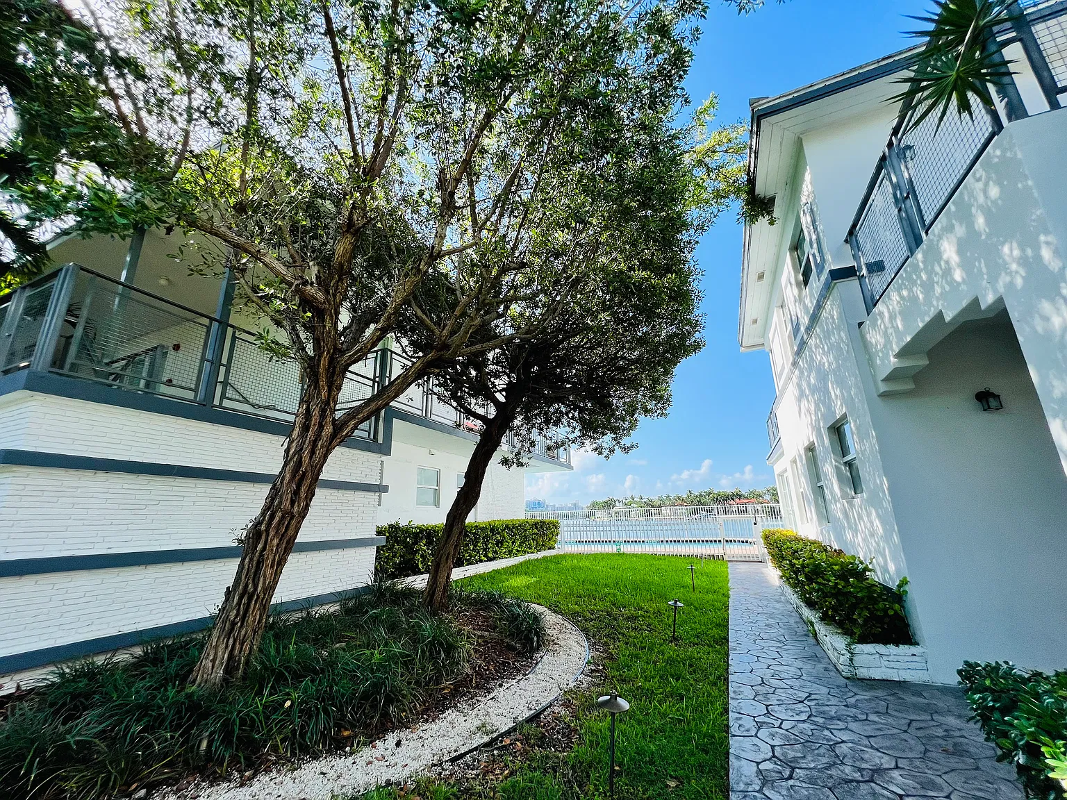 1 bed, 800 sqft, $2,200 — Photo 1