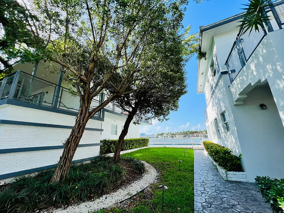 940 Bay Dr #7