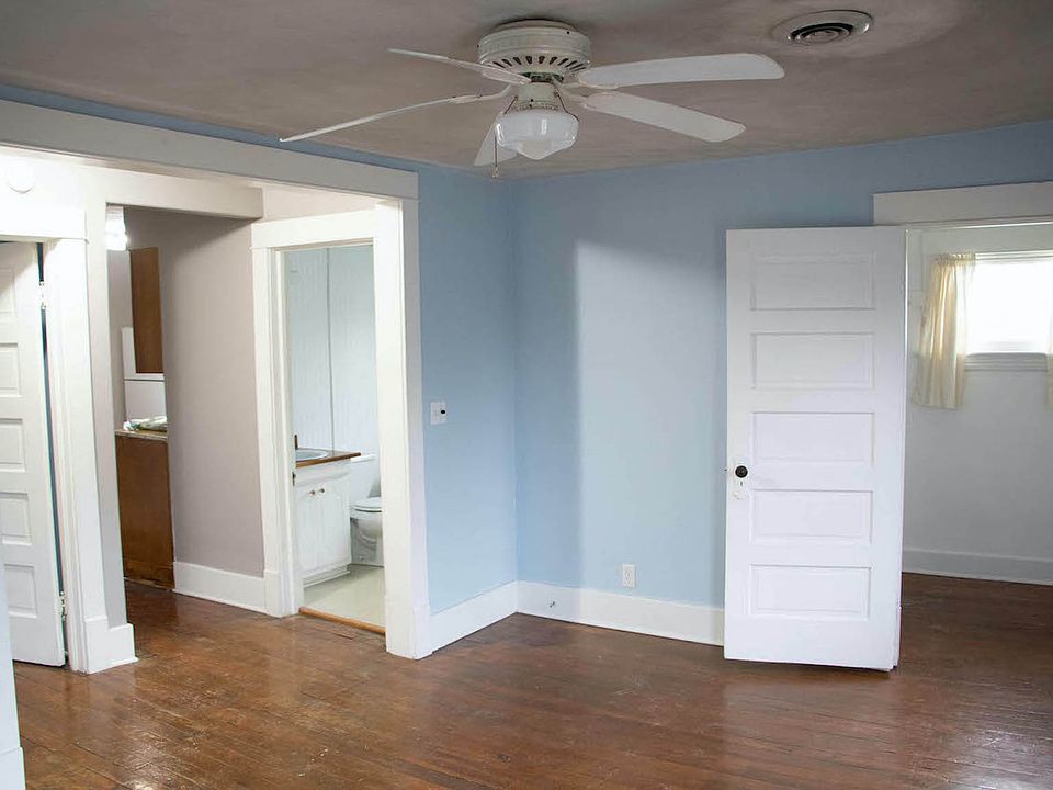 1st image of 517 Spencer St NE #2
