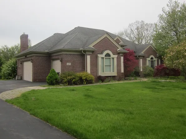 3279 Beach Lake Dr E, Milford, MI 48380
