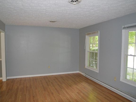 4th image of 704 Elizabeth Dr