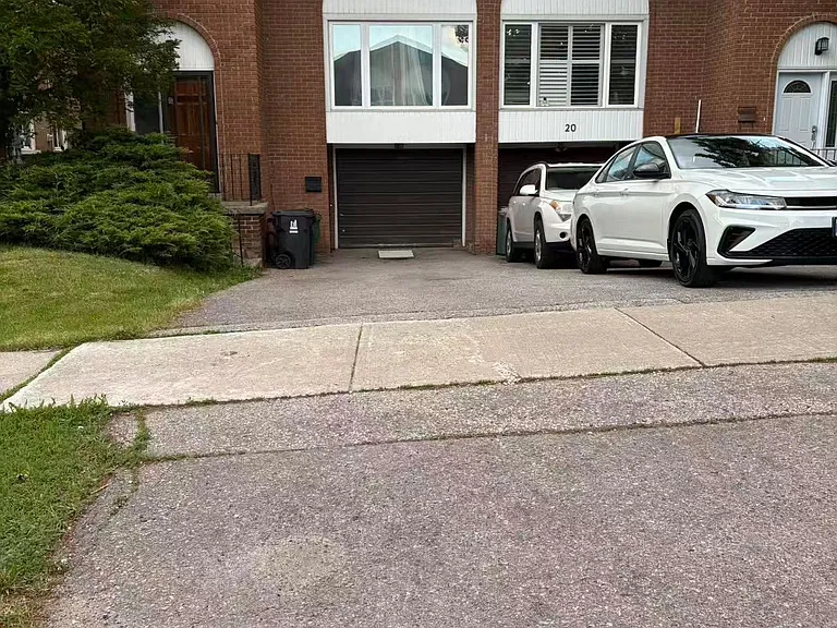 18 Lynch Rd — Photo 1