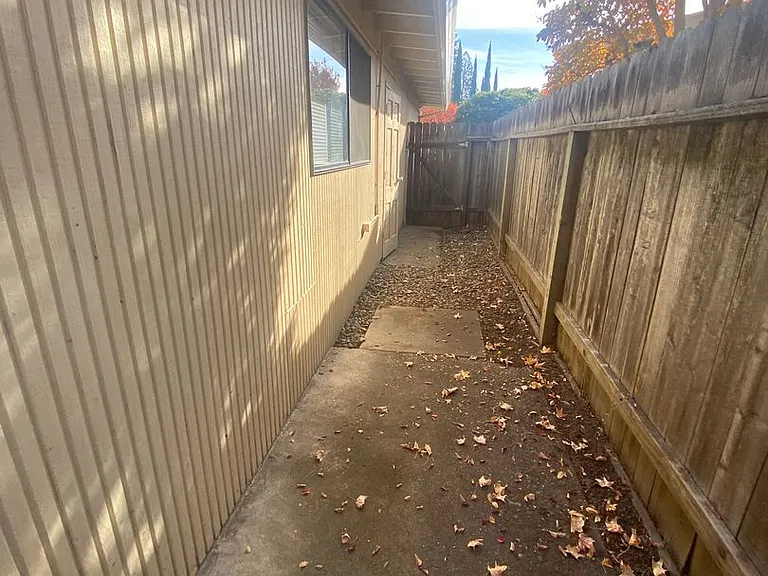 4937 Clear Cir — Photo 33