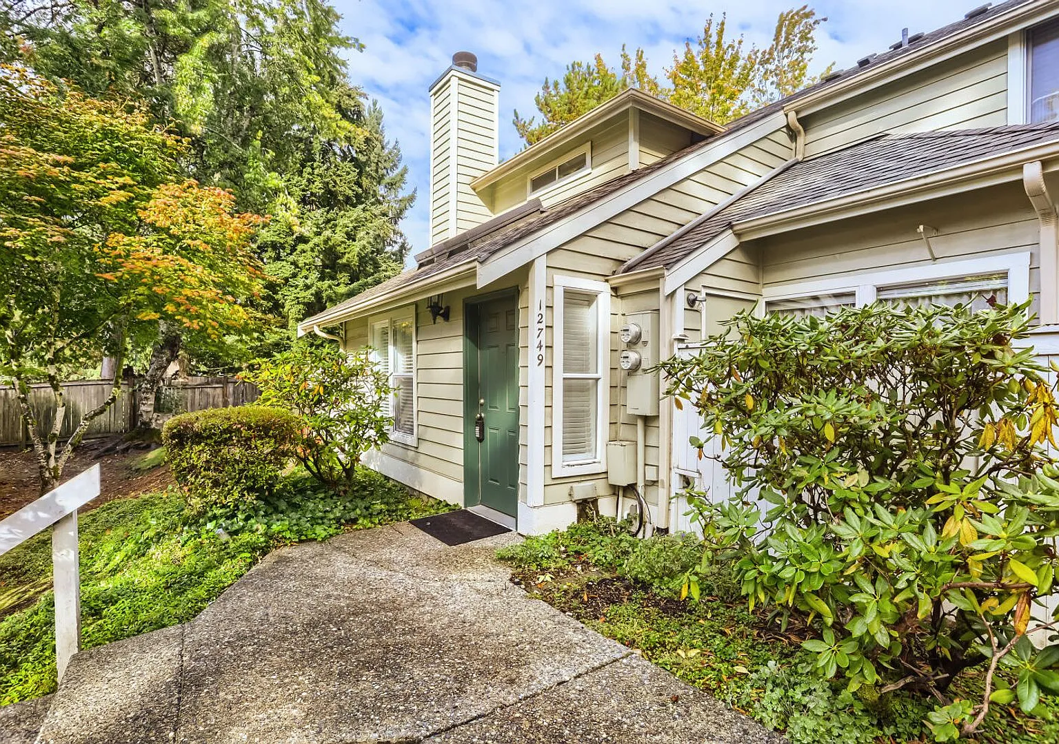 Charming 2BD/2BA Kirkland Townhome — Photo 1