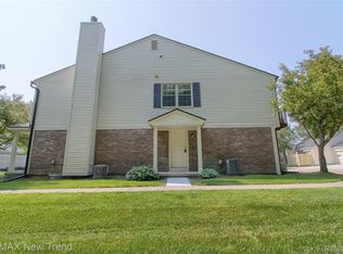 1521 Dover Hl N, Walled Lake, MI 48390