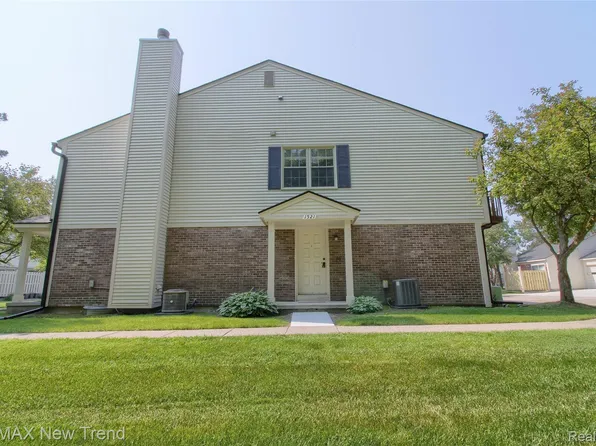 1521 Dover Hl N, Walled Lake, MI 48390