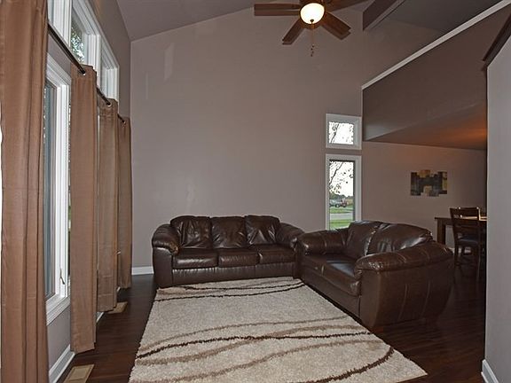 3rd image of 891 Churchill Dr