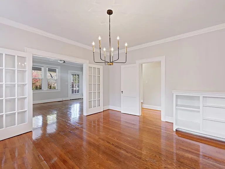1015 S Hawthorne Rd — Photo 5