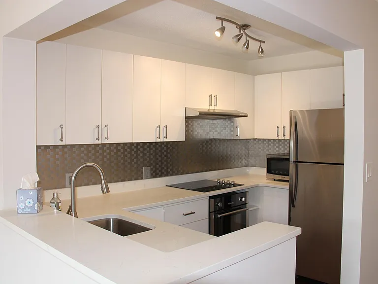 273 Cambridge Rd — Photo 2