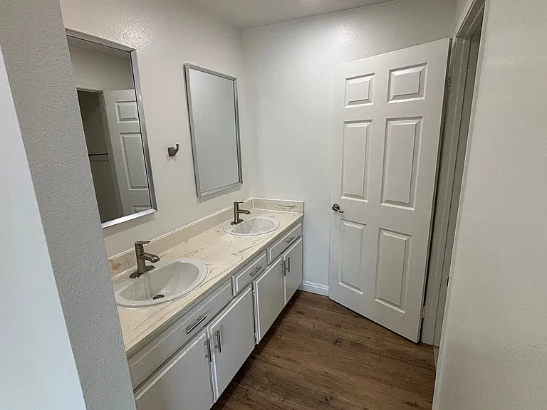 12151 Moorpark St #204 — Photo 6