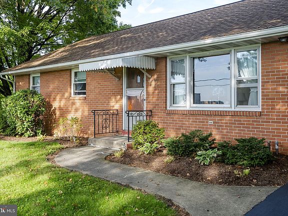 5th image of 389 W Lexington Rd