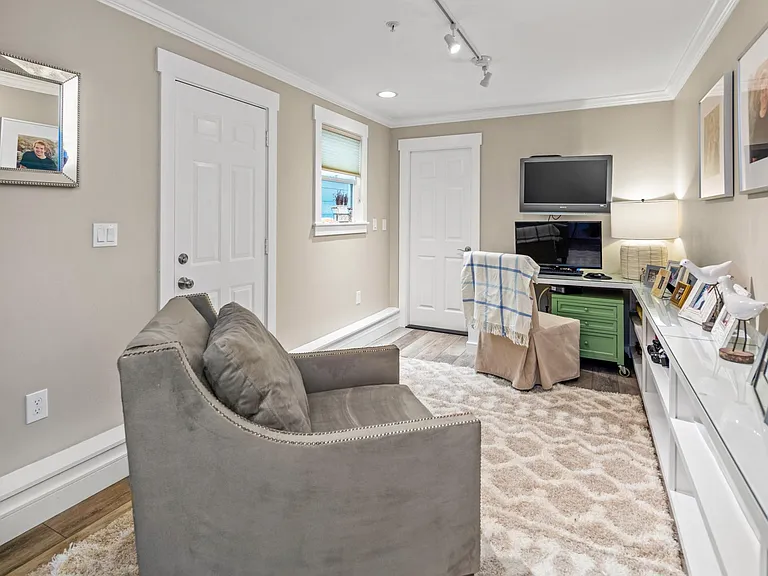 746 G Ave — Photo 8