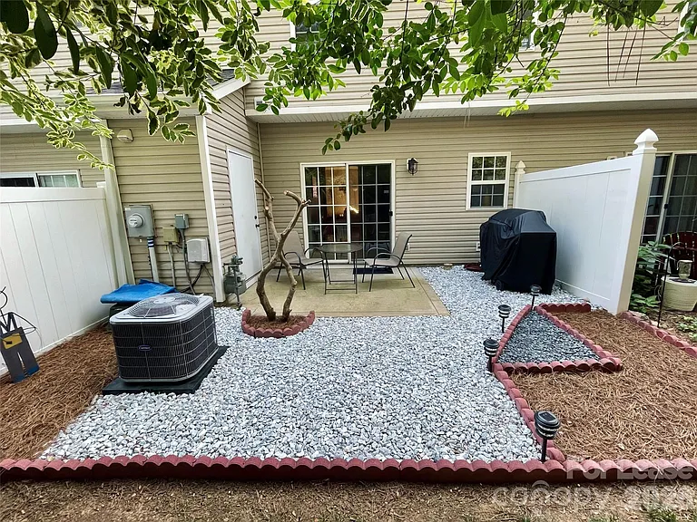 8049 Stoneham Ct — Photo 16