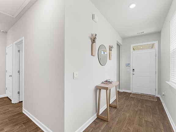5th image of 105 Ivory Shadow Rd