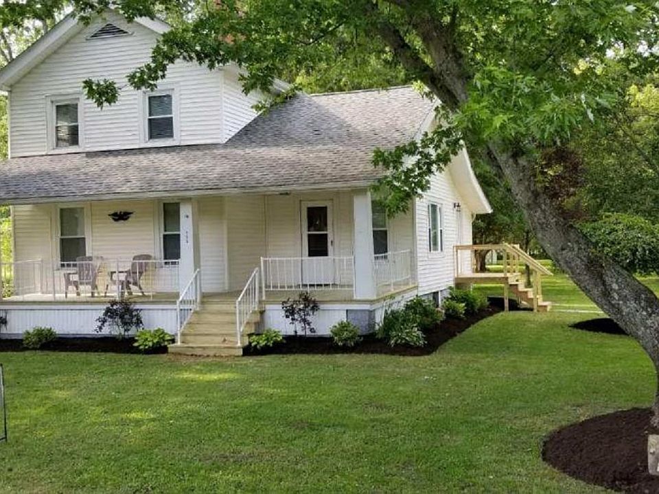 Brand new porch & side entry