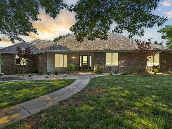 1320 S Raintree Place, Springfield, MO 65809