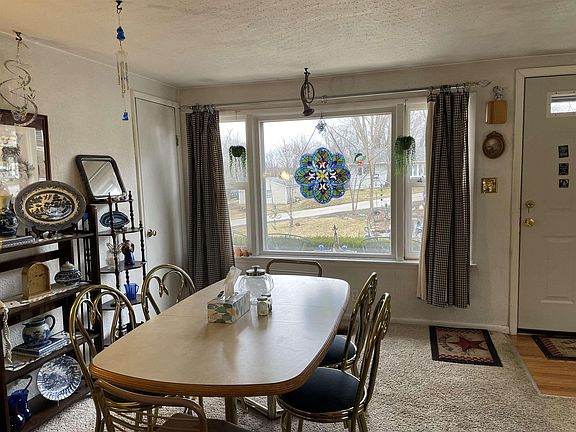 4th image of 215 W Dewey Dr